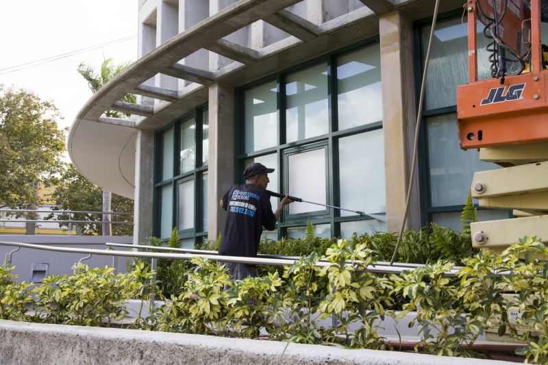 Window Cleaning And Power Washing